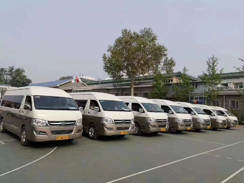 17座班車車型